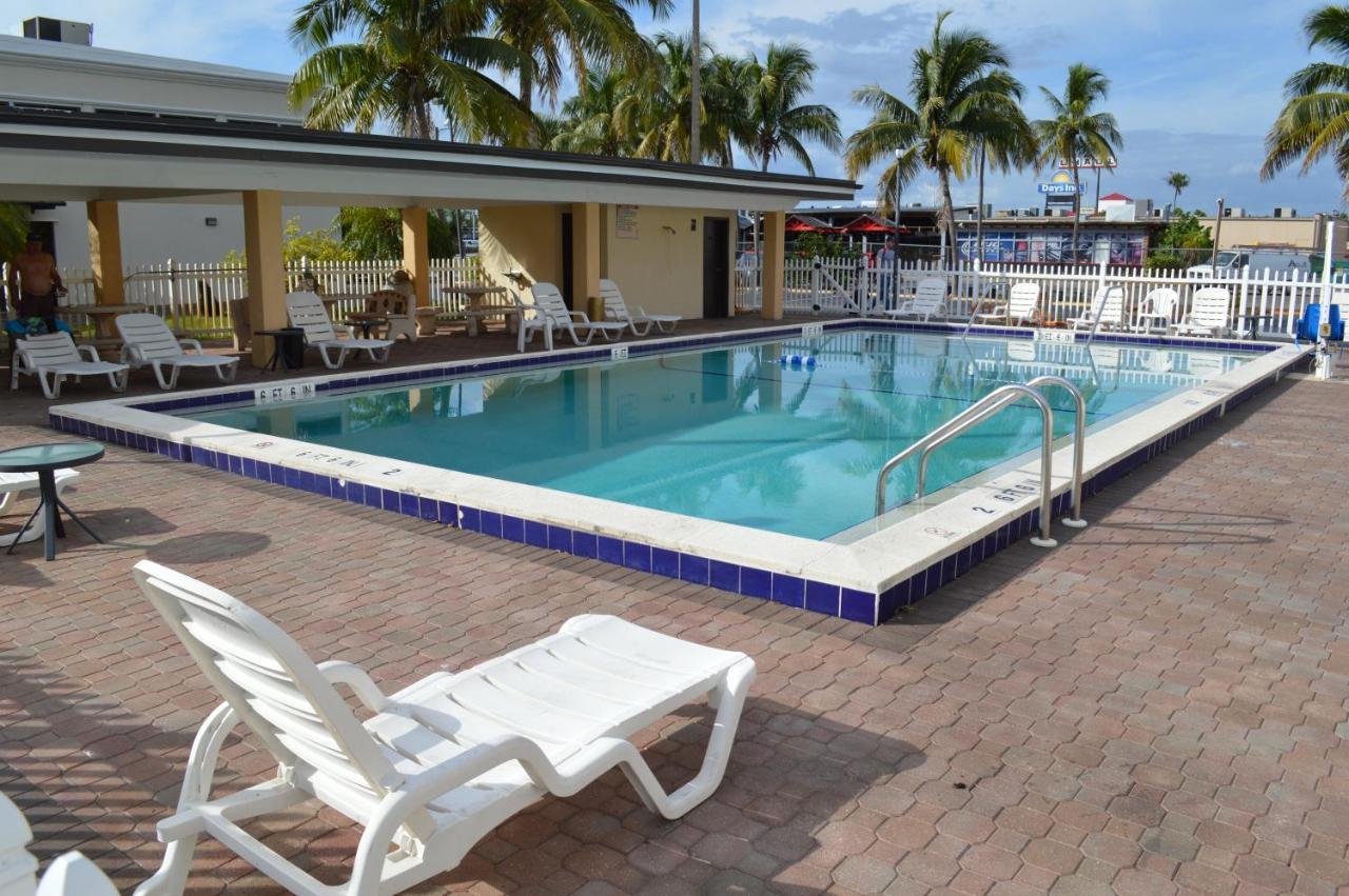 Americas Best Value Inn Fort Myers Exterior photo